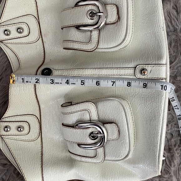 Guess purse - Picture 6 of 6